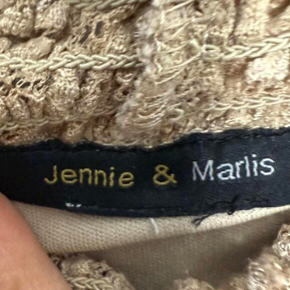 Jennie & Marlis Brown Laced Top With Ruffles & High Neck Size Medium - Picture 4 of 4